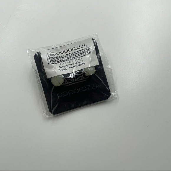 Paparazzi Glow in the Dark Earring - Picture 11 of 11